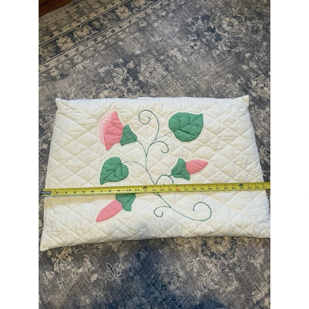 VTG‎ Pair of Hand Appliqued/Embroidered Floral Standard Pillow Shams